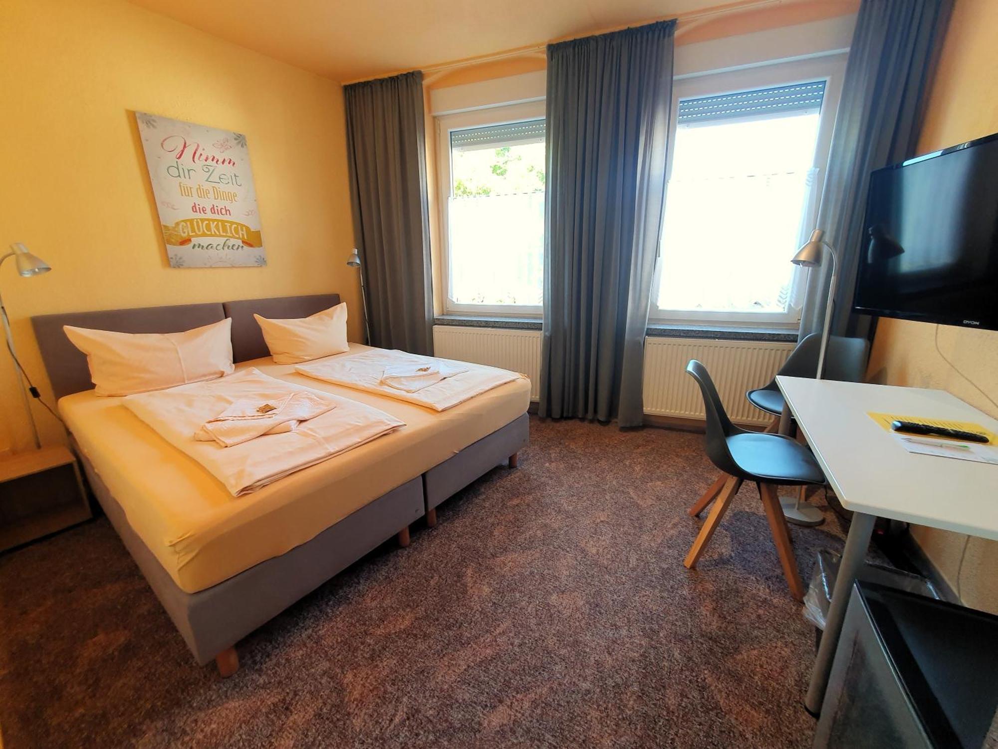 Hotel-Pension Gruene Linde ديلتزش المظهر الخارجي الصورة