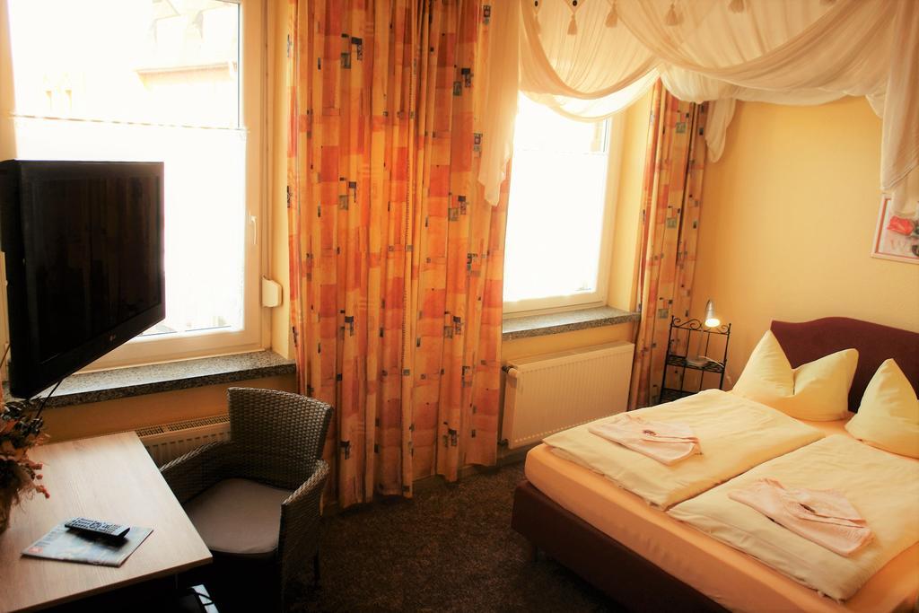 Hotel-Pension Gruene Linde ديلتزش الغرفة الصورة