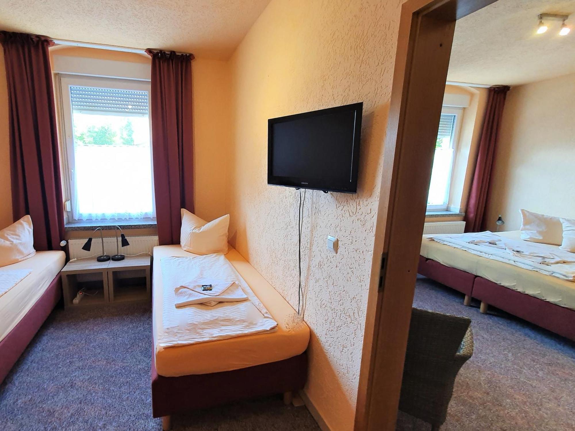 Hotel-Pension Gruene Linde ديلتزش الغرفة الصورة